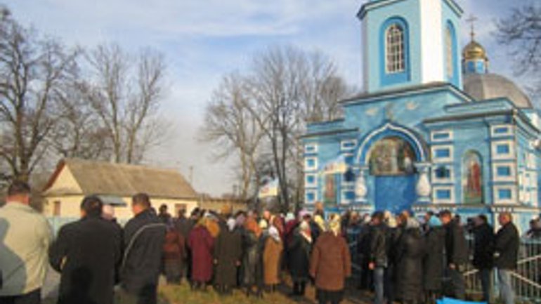 UOC KP members picket Rivne Administration - фото 1