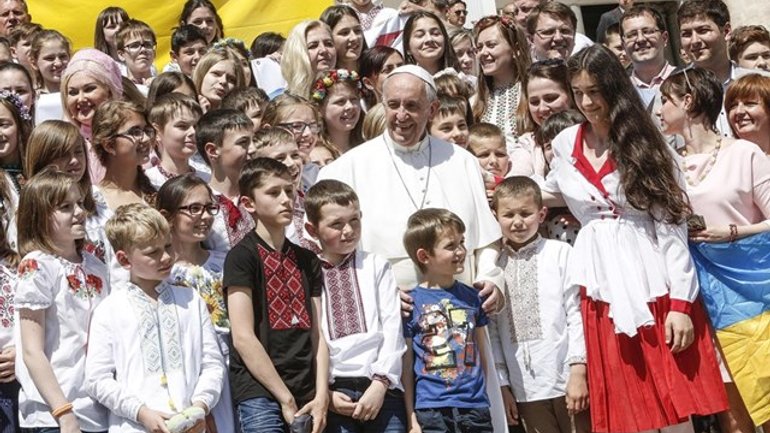 Папа Франциск побажав дітям з України спокійного і мирного майбутнього - фото 1