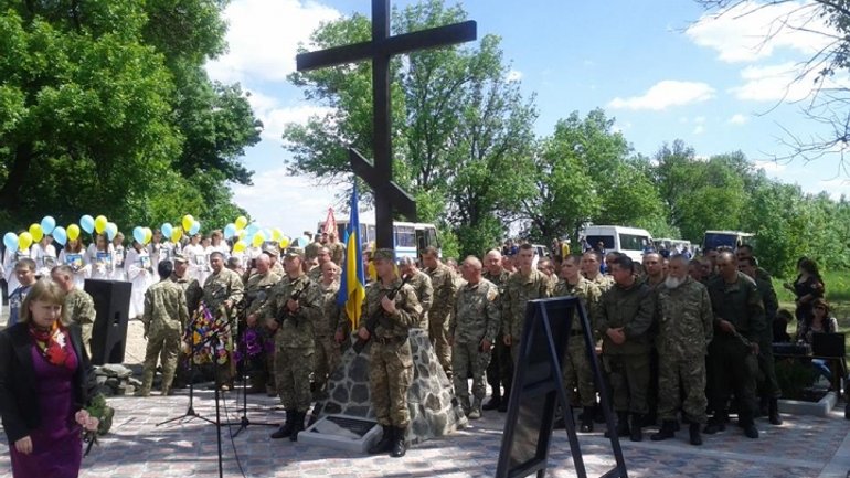 У Волновасі на Донеччині помолилися за загиблих волинян - фото 1