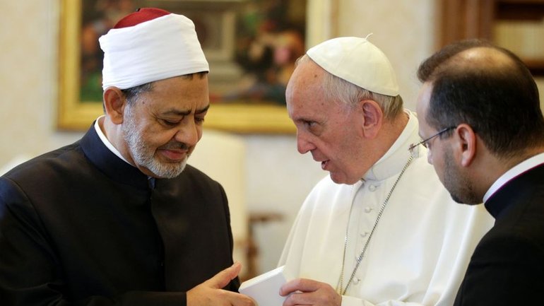 Папа впервые за 16 лет встретился с суннитским имамом - фото 1