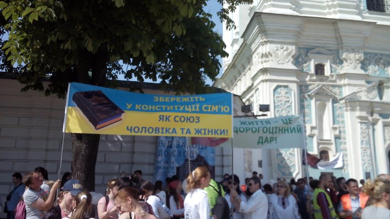 Thousands of believers march through center of Kyiv for protection of children and families - фото 1