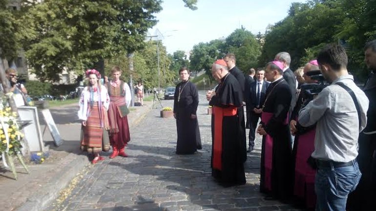 Кардинал Паролін вшанував пам’ять героїв Майдану та Другої Світової - фото 1