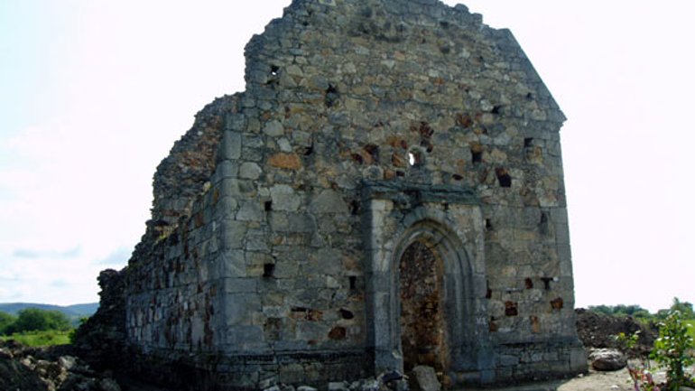 Звідки взялись зламані шаблі в середньовічних руїнах закарпатських храмів - фото 1