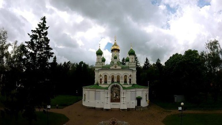 Храм Московського Патріархату у Полтаві прикрасили антиукраїнською символікою - фото 1
