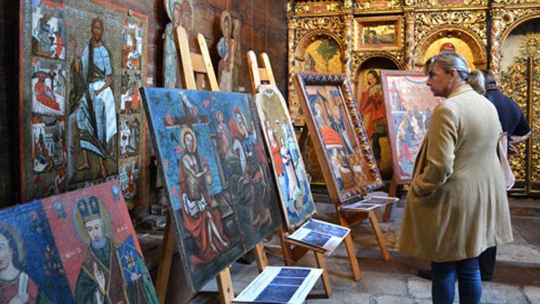 У Рогатині експонують сакральні відреставровані твори та рятують унікальну церкву від деревогризів - фото 1