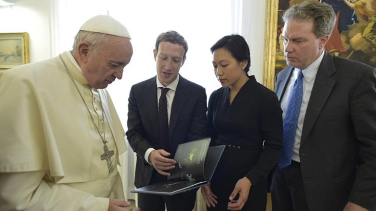 Папа встретился с основателем Facebook - фото 1