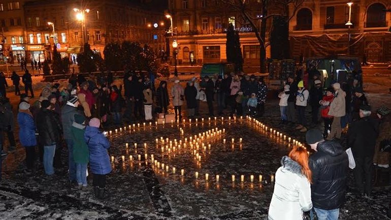 У 5 містах України відбувся свічковий флешмоб Різдвяна Свічка - фото 1