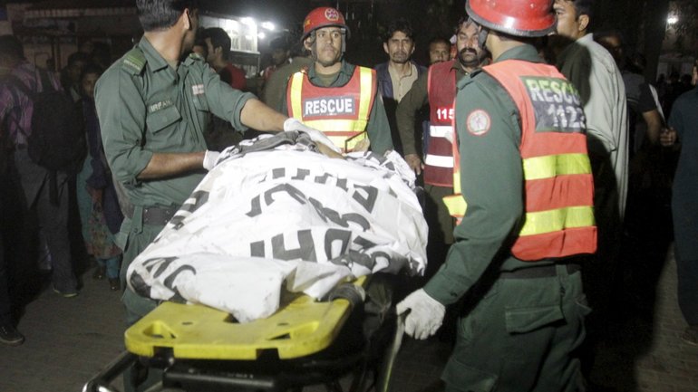 В Пакистане смертник взорвал себя в одном из храмов: есть погибшие и ранены - фото 1