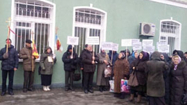 У Рівному віряни УПЦ (МП) протестують проти біометричних паспортів - фото 1