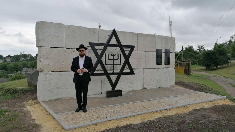 Памятник жертвам еврейских погромов - фото 1