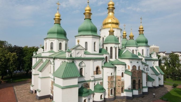 Ukrainians go to church more often but pray less - фото 1
