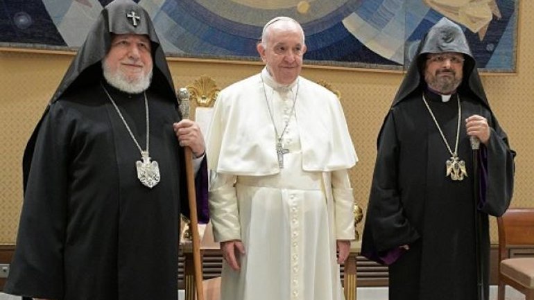 Католикос всех армян встретился в Ватикане с Папой Римским - фото 1
