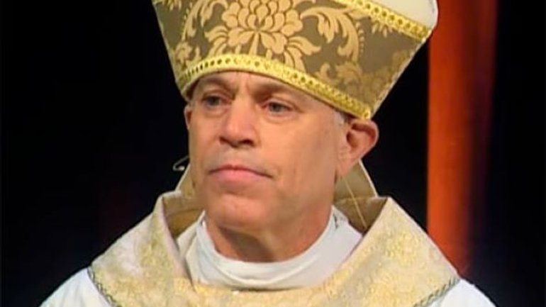 В США верующие попросили неваканированного архиепископа отложить визит в их приход - фото 1
