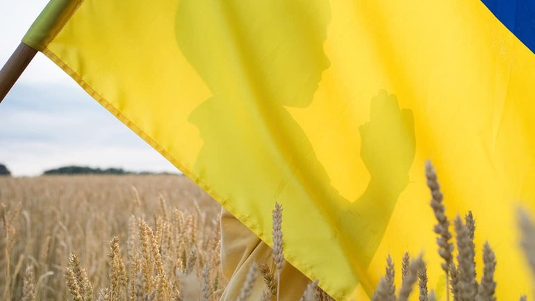 Пусть наш родной сине-желтый флаг станет настоящим символом победы над ложью "русского мира", - Митрополит Эпифаний - фото 1