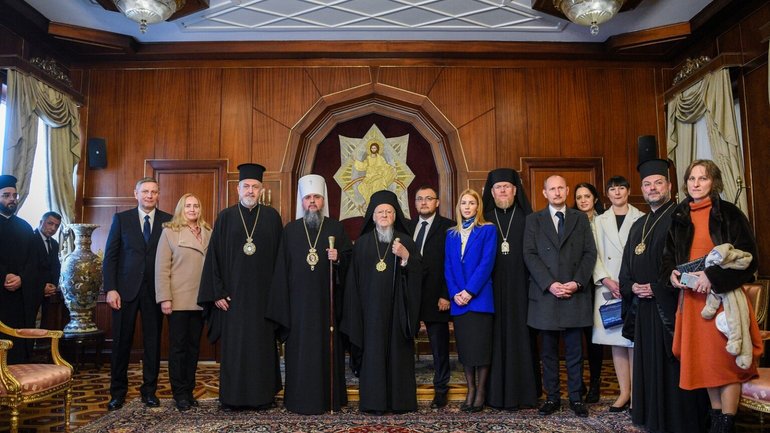 Epiphanius meets with Ecumenical Patriarch Bartholomew - фото 1