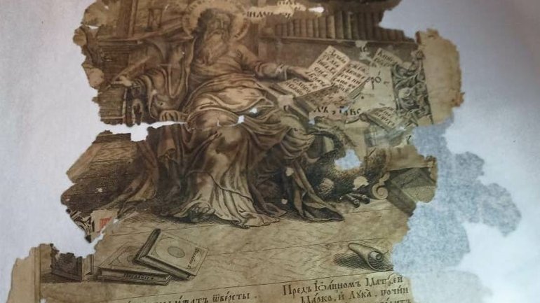 На Харківщині реставрують Євангеліє XVIII століття, врятоване під час окупації Ізюма - фото 1