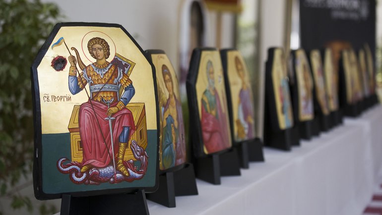 У Патріаршому соборі УГКЦ експонують ікони, написані на бронеплитах - фото 1
