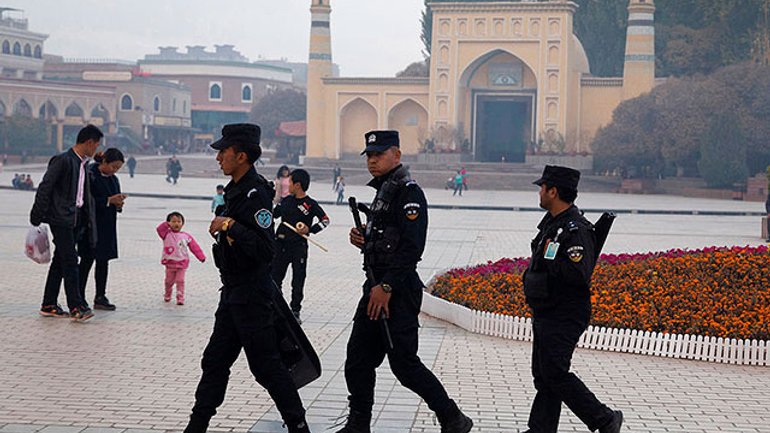 Правозахисники HRW звинуватили Китай у закритті та руйнуванні мечетей - фото 1