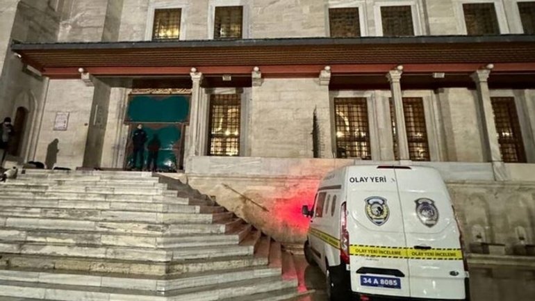 У Стамбулі невідомий влаштував різанину у мечеті, є поранені - фото 1