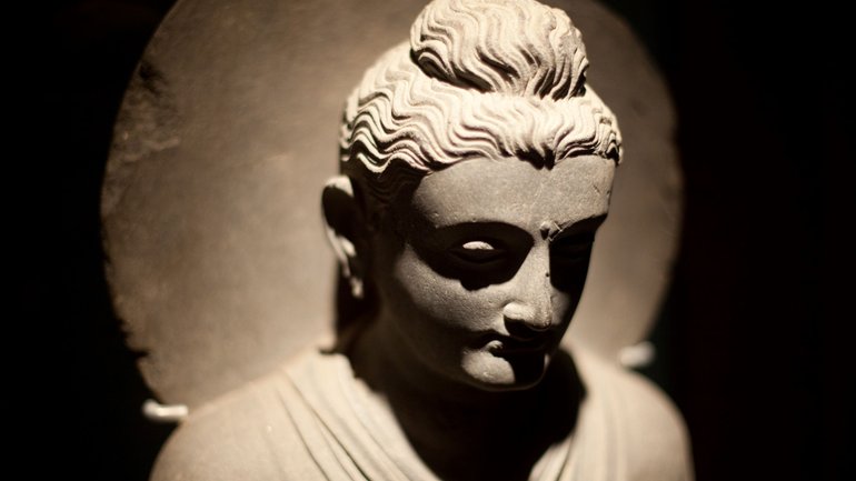 Статуя Будди з Ґандгари (нині Пакистан), 2-4 ст. від Р.Х., музей Брайтона, Велика Британія - фото 1