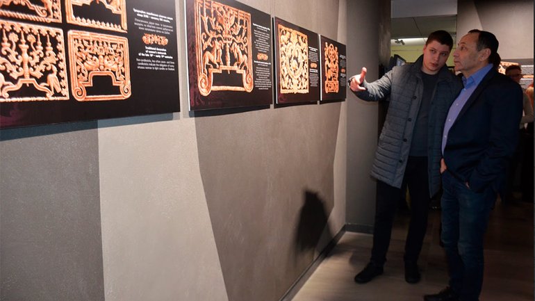 У Дніпрі відкрилась виставка «Сатанів: загублений світ давнього єврейського цвинтаря» - фото 1