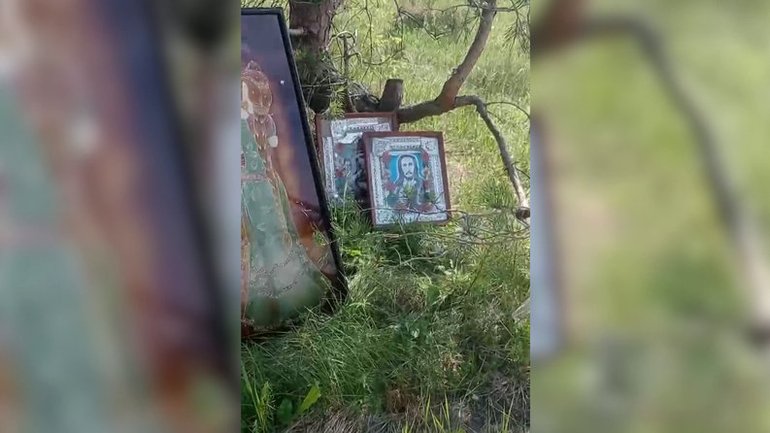 У селі на Рівненщині люди вдруге викинули ікони на смітник - фото 1