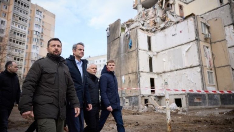 Zelensky and Greek PM visited Odesa Cathedral hit by Russian missile - фото 1