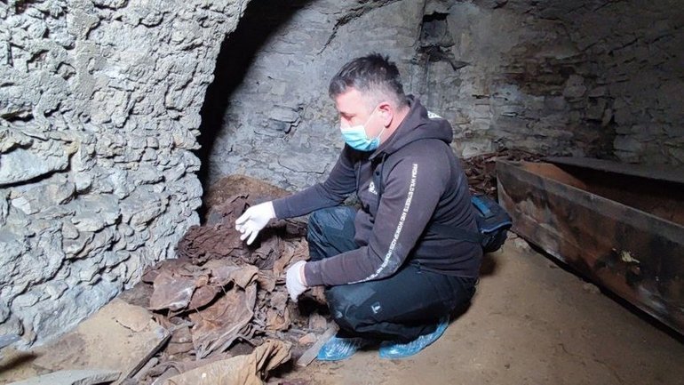 Robbed burials discovered beneath St. Nicholas Cathedral in Kremenets - фото 1