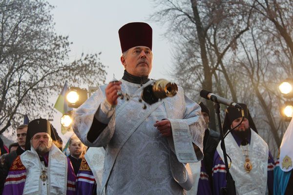 “Ці свічки зігріватимуть душі тих, кого скосив Голодомор”: у Києві вшанували жертв Голодомору - фото 54585