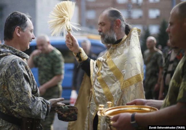 Митрополит УПЦ МП поскаржився Зеленському, що їх священиків не допускають до військового капеланства - фото 69180