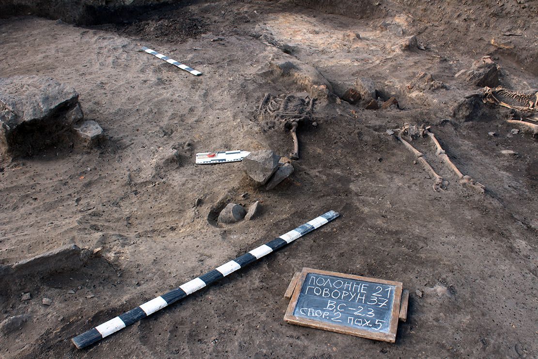 На Хмельниччині археологи шукають підземний хід біля храму - фото 80122