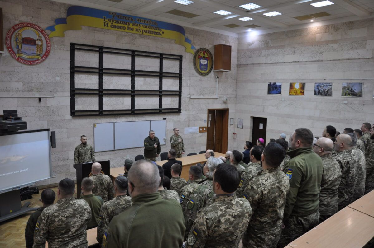 У Києві вперше навчатимуть військових капеланів за спеціальною програмою - фото 109154