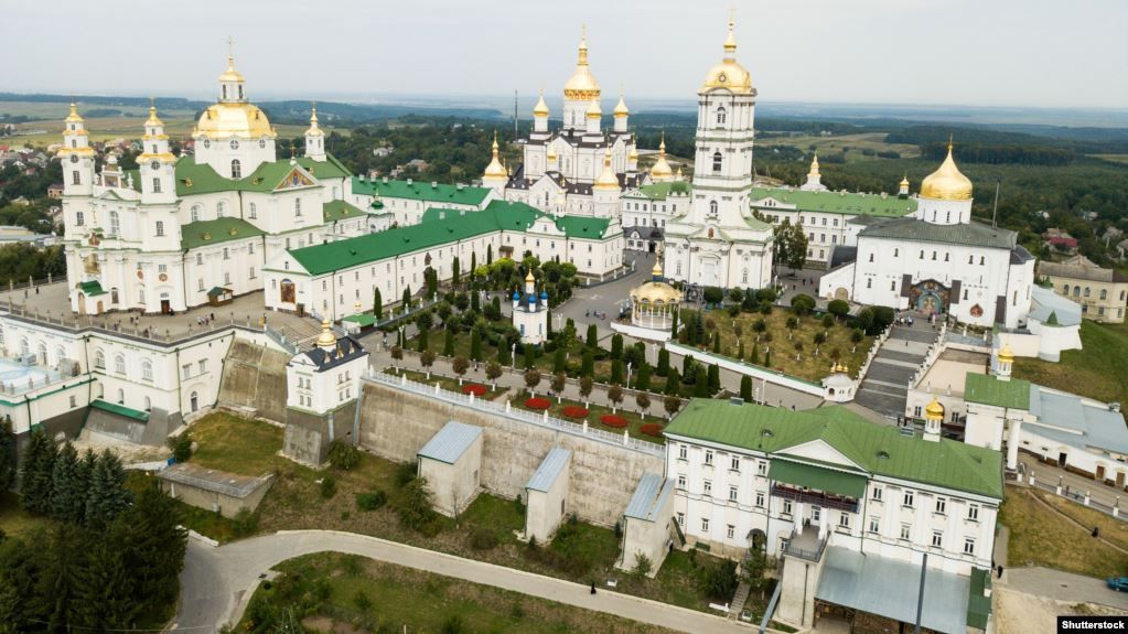 Декілька років тому УПЦ МП збудувала на території лаври ще один храм у московському стилі - фото 114517