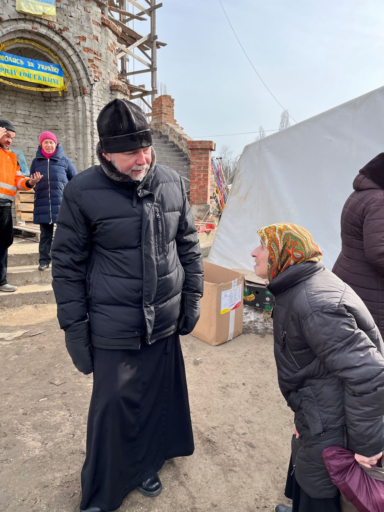 'Being with the people, addressing their needs, and aiding them through the hardships of war,' Bishop Vasyl Tuchapets on the Сhurch's mission in frontline Slobozhanshchyna - фото 131024