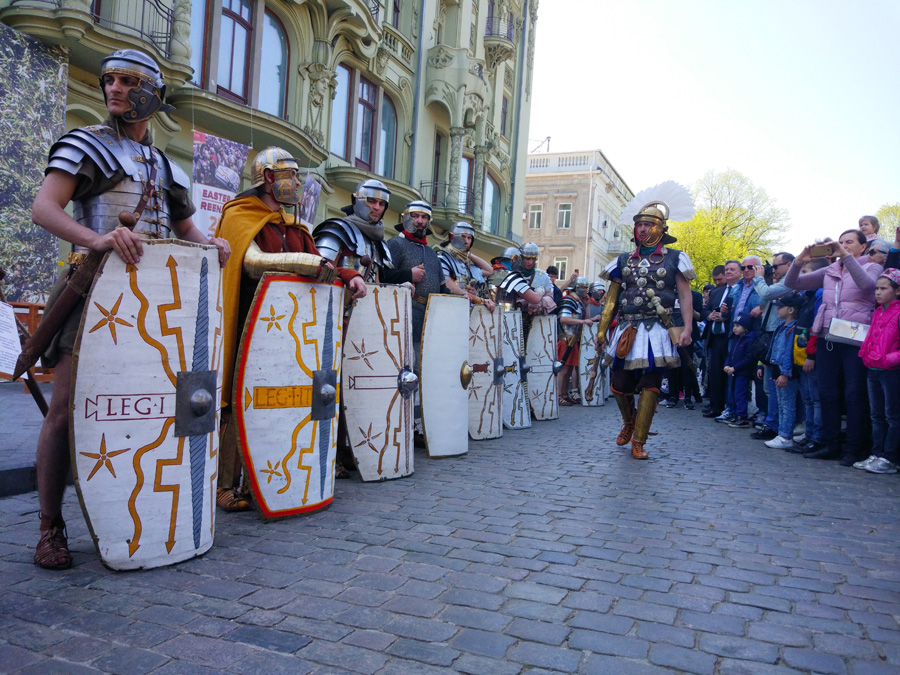 Римські легіонери в центрі Одеси