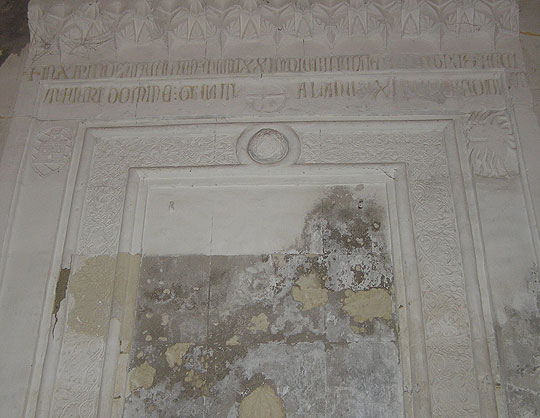 Інтер'єр судакського храму з аркадами