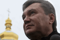 Yanukovych_cerkvy.gif