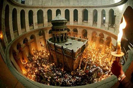 Храм Гробу Господнього в Єрусалимі після зіслання Благодатного вогню