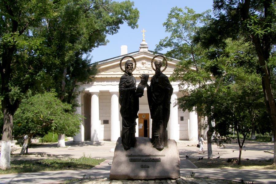 Памятник Кириллу и Мефодию в Севастополе. Фото с сайта panoramio.com, автор: E.N.Veselov