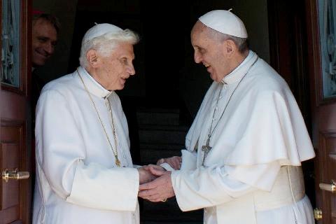 Два-Папи.jpg