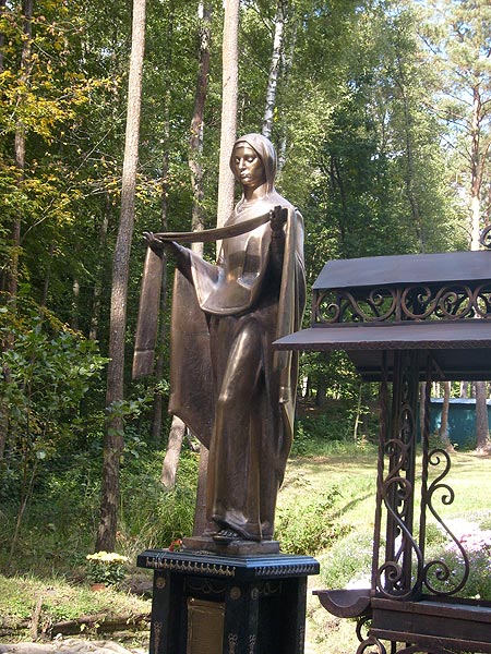 Скульптура Богородиці у Заглині