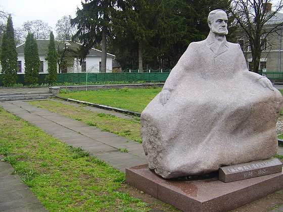 Пам'ятник Густаву Олізару
