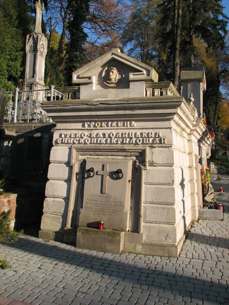 Крилошанський гробівець на Личаківському кладовищі