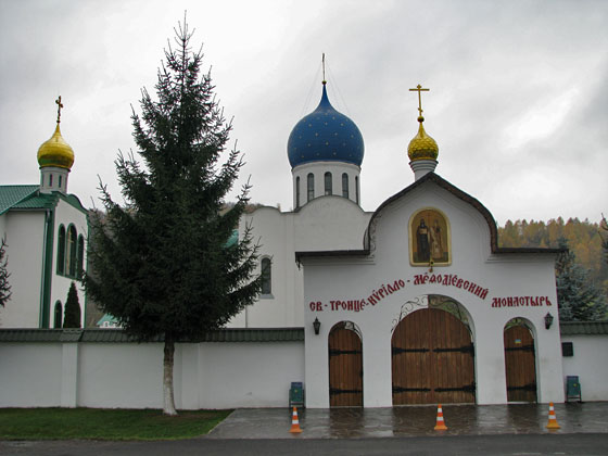 Монастир УПЦ (МП) біля Сваляви