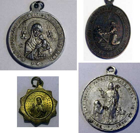 Медальйони рубежа 19-20 ст., знайдені під час ремонту храму