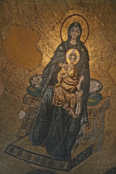 Богородиця з Дитям на троні. Мозаїка з вівтарної частини. Храм святої Софії. 867 рік. Константинополь/Стамбул
