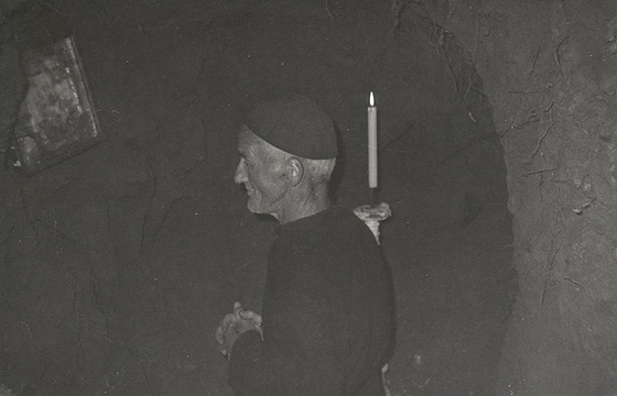 Перший настоятель Боронявського монастиря після його відродження у 1990-х о. Богдан Тодавчич у печері в лісі біля обителі