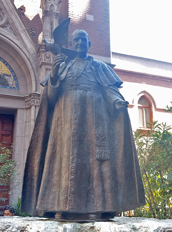Пам'ятник папі Йоанну ХХІІІ