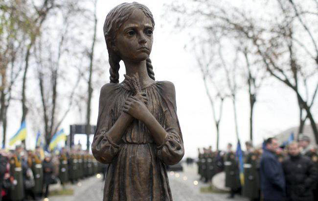 Пам'ятник жертвам Голодоморів у Києві