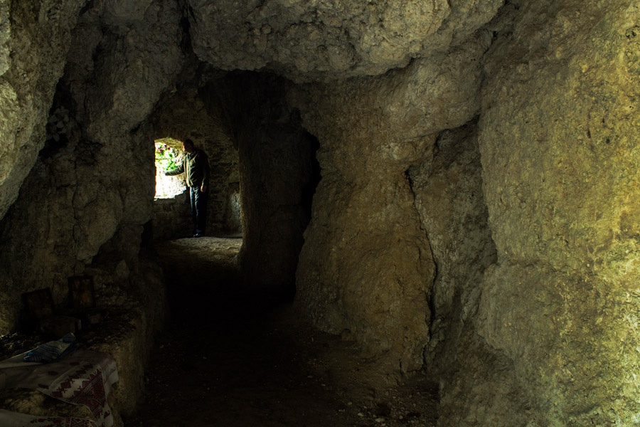 Монастирська печера досить маленька